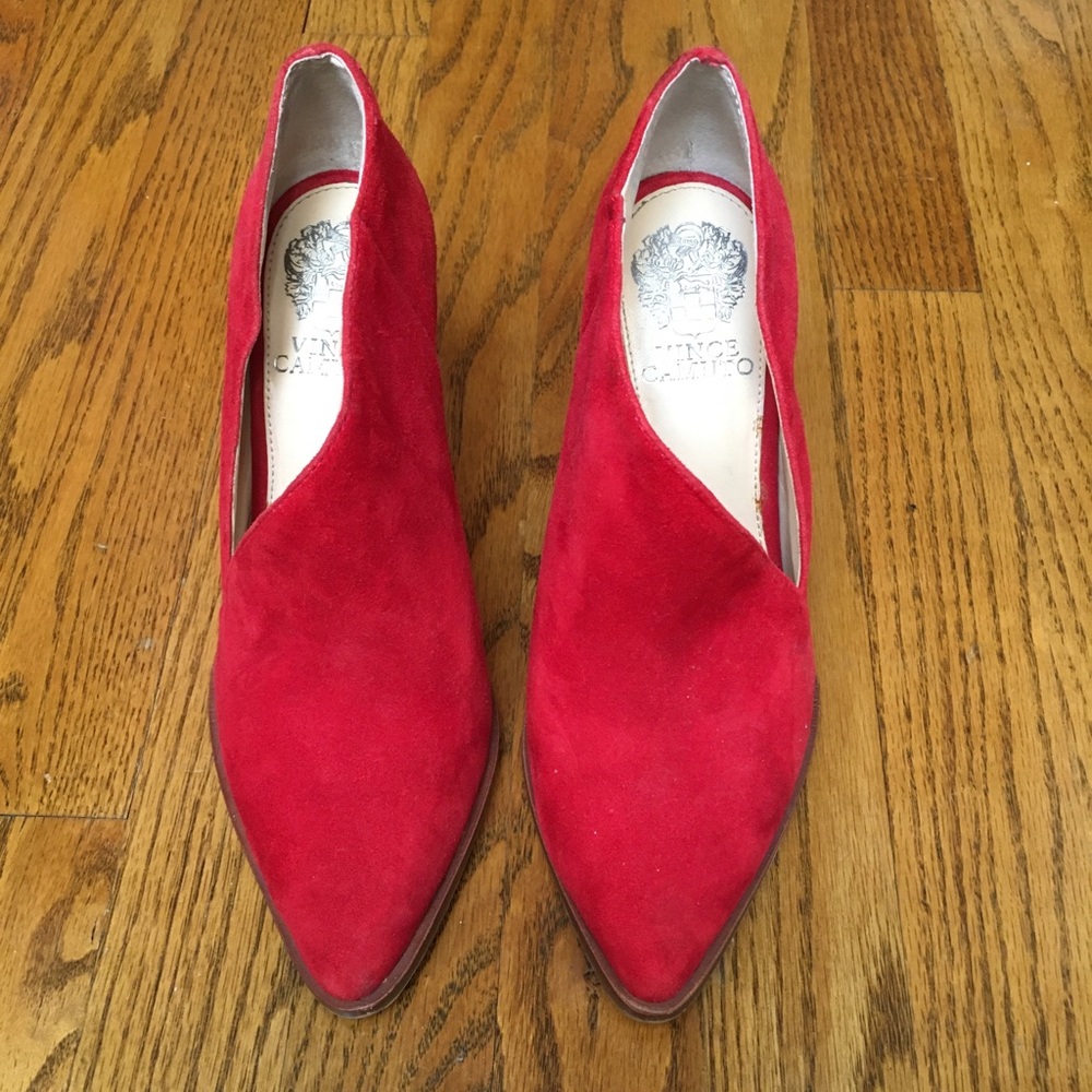 VINCE CAMUTO Loretan Bootie Heel In Cherry Red Suede - Picture 2 of 10